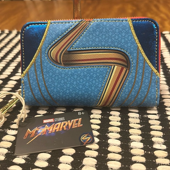 LOUNGEFLY Disney MARVEL Ms. Marvel Cosplay Zip Around Wallet - Picture 6 of 16